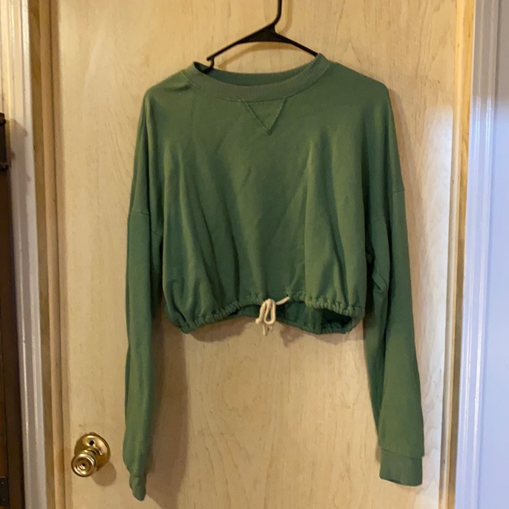 Green Long Sleeved Crop-top